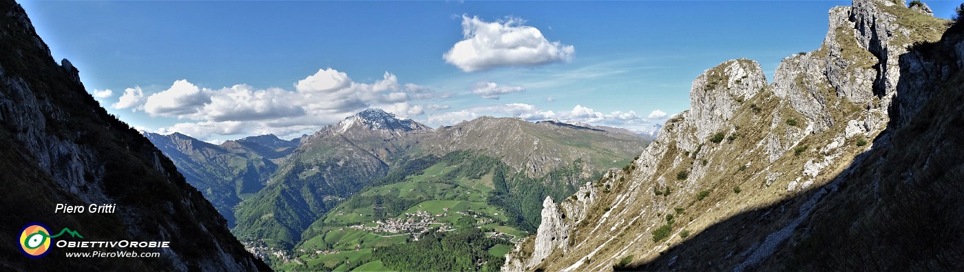 96 Scendendo il canalone vista in Arera ,Grem e Zmbla.jpg